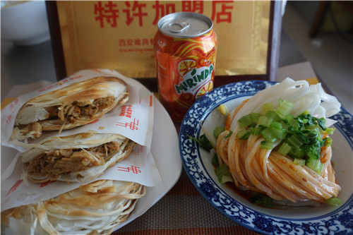 肉夾饃涼皮培訓,正宗陜西涼皮制作方法,陜西肉夾饃涼皮培訓